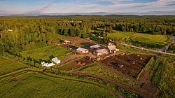 L'écurie du Baluchon, une des écurie où siègent une partie des chevaux d'Équitation sur mesure inc.