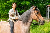 Moi Laurence (Propriétaire), Rocky et Fiona, Cette merveilleuse Jument que j'ai eu la chance d'avoir avec moi plusieurs années. Merci Fiona d'être la jument formidable que tu es !